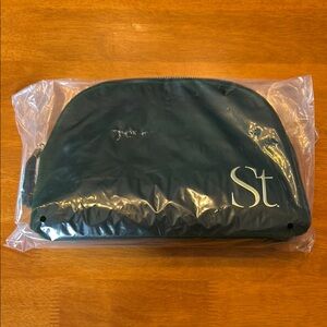 Emerald Green Seint Velvet Cosmetic Bag - NWT